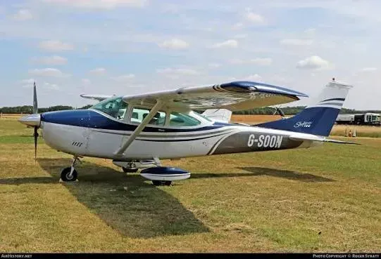 Cessna 182 Skylane N - G-SOON - 1971